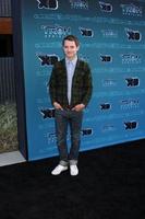 los angeles, 12 de mayo - elijah wood llega a disney xd s tron - evento de prensa de levantamiento y recepción en disneytoon studios disney television animation el 12 de mayo de 2012 en glendale, ca foto