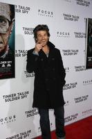 los angeles, 6 de diciembre - johnny whitworth llega a la proyección de tinker sastre soldier spy la en los cines arclight el 6 de diciembre de 2011 en los angeles, ca foto