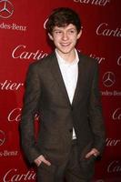 los angeles, 5 de enero - tom holland llega a la gala del festival internacional de cine de palm springs 2013 en el centro de convenciones de palm springs el 5 de enero de 2013 en palm springs, ca foto