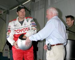 dlos angeles, 5 de abril - michael trucco en el toyota pro celeb race press day 2011 en el complejo toyota grand prix de long beach el 5 de abril de 2011 en long beach, ca foto