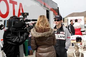 los angeles, 19 de marzo - entrevista adicional a kevin jonas en la sesión de entrenamiento de toyota pro celebrity race en willow springs speedway el 19 de marzo de 2011 en rosamond, ca foto