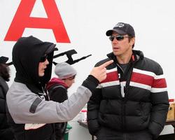 los angeles, 19 de marzo - kevin jonas, michael trucco en la sesión de entrenamiento de carrera de celebridades toyota pro en willow springs speedway el 19 de marzo de 2011 en rosamond, ca foto