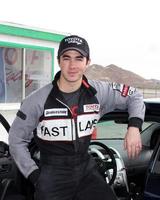 los angeles, 19 de marzo - kevin jonas en la sesión de entrenamiento de carrera de celebridades toyota pro en willow springs speedway el 19 de marzo de 2011 en rosamond, ca foto