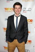 los angeles, 4 de diciembre - damian mcginty llega a trevor project s 2011 trevor live en hollywood palladium el 4 de diciembre de 2011 en los angeles, ca foto