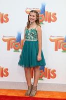 los angeles, 23 de octubre - hadley belle miller en el estreno de trolls en el teatro del pueblo el 23 de octubre de 2016 en westwood, ca foto