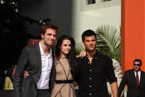 LOS ANGELES, NOV 3 - Robert Pattinson, Kristen Stewart, Taylor Lautner at the Handprint and Footprint Ceremony for the Twilight Saga Actors at Grauman s Chinese Theater on November 3, 2011 in Los Angeles, CA photo