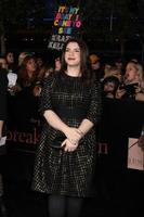 los angeles, 14 de noviembre - stephanie meyer llega al crepúsculo - estreno mundial de amanecer parte 1 en el teatro nokia en la live el 14 de noviembre de 2011 en los angeles, ca foto