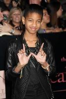 los angeles, 14 de noviembre - willow smith llega al crepúsculo - estreno mundial de amanecer parte 1 en el teatro nokia en la live el 14 de noviembre de 2011 en los angeles, ca foto