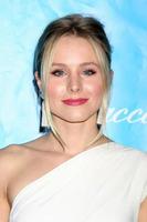 los angeles, 8 de diciembre - kristen bell llega al baile unicef 2011 en beverly wilshire hotel el 8 de diciembre de 2011 en beverly hills, ca foto