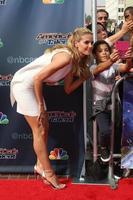 los angeles, 3 de marzo - heidi klum, fams en el photocall de los jueces de america s got talent en el auditorio cívico de pasadena el 3 de marzo de 2016 en pasadena, ca foto