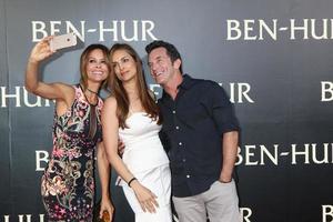 los angeles, 16 de agosto - brooke burke-charvet, lisa ann russell, jeff probst en el estreno de ben-hur en el teatro chino tcl imax el 16 de agosto de 2016 en los angeles, ca foto