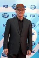 steve martin llegando al final de la temporada 8 de amerian idol en el teatro nokia en los angeles, ca el 20 de mayo de 2009 foto