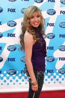 jennette mccurdy llegando al final de la temporada 8 de amerian idol en el teatro nokia en los angeles, ca el 20 de mayo de 2009 foto