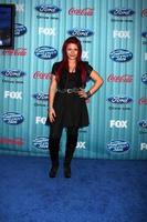 allison iraheta llegando a la fiesta top 13 de american idol en area en los angeles, ca el 5 de marzo de 2009 foto