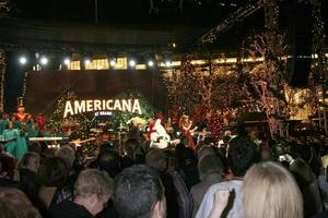 Santa Claus , Peabo Bryson, and Heather Tom on stage at the Americana Shopping Center Treelighting Ceremony in Glendale, CA on 
November 15, 2008
 2008 Kathy Hutchins Hutchins Photo