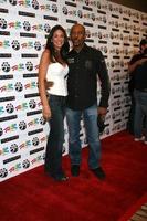 montel williams y su esposa llegan al torneo de póquer ante up for africa en la serie mundial de póquer de 2008, en el rio all-suite hotel and casino en las vegas, nv 2 de julio de 2008 2008 kathy hutchins foto de hutchins