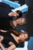 jamie lee curtis e hijo, y su hija annie llegando al estreno en los angeles de avatar grauman s chinese theater los angeles, ca 16 de diciembre de 2009 ©2009 kathy hutchins hutchins photo foto