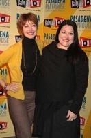 sharon lawrence y brooke elliott llegando al bebé, eres tú noche de estreno en el pasadena playhouse pasadena playhouse pasadena, ca 13 de noviembre de 2009 foto