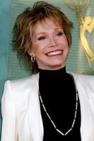 Mary Tyler Moore  arriving at the ATAS Honors Betty White  Celebrating 60 Years on Television  at the Television Academy in No Hollywood, CAon August 7, 20082008 Kathy Hutchins   Hutchins Photo