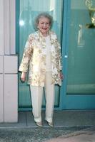 betty white llegando a los honores de atas betty white celebrando 60 años en televisión en la academia de televisión en no hollywood, ca el 7 de agosto de 2008 ©2008 kathy hutchins foto de hutchins