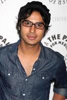 kunal nayyar llegando al evento paleyfest09 de la teoría del big bang el 16 de abril de 2009 en los teatros arclight en los angeles, california ©2009 kathy hutchins hutchins photo foto