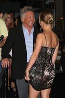 dustin hoffman y hayden panettiere llegando al evento blackberry bold en beverly hills, ca el 30 de octubre de 2008 ©2008 kathy hutchins hutchins photo foto