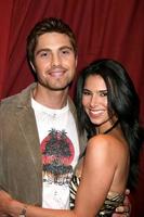 eric winter y roselyn sanchez lenguaje corporal apertura de boutique de ropa deportiva 14700 ventura blvd sherman oaks, ca 91403 22 de octubre de 1994 ©2008 kathy hutchins foto de hutchins