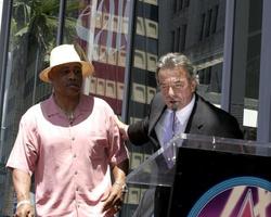 ken norton y eric braeden eric braeden recibe una estrella en el paseo de la fama de hollywood los angeles, ca 20 de julio de 2007 ©2007 kathy hutchins foto de hutchins