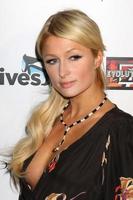 los angeles, oct 23 - paris hilton llega al carrusel de la bola de la esperanza 2010 en beverly hilton hotel el 23 de octubre de 2010 en beverly hills, ca foto