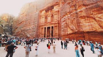 petra, jordania, 2022 - al khazneh - el tesoro, antigua ciudad de petra, jordania. el tesoro de petra construido en el siglo I a. por el rey nabateo aretas iii foto