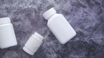 frascos de comprimidos brancos video