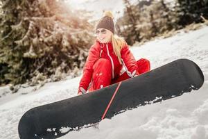 vista de snowboarder femenina foto