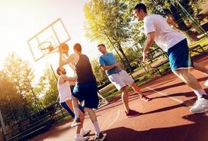 entrenamiento de baloncesto callejero foto