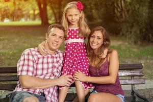 familia feliz en el parque foto