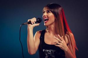 mujer bonita cantante foto