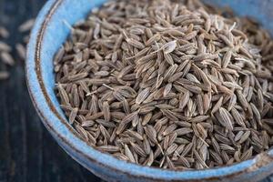 semillas de comino en un tazón foto