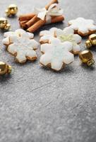 galletas de jengibre caseras de navidad foto
