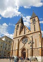 bosnia, 2022 - vista exterior de la mezquita foto