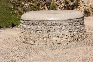 el memorial del milenio en el castillo de nitrogrado en la ciudad de nitra, eslovaquia. foto