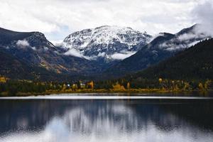 vista del paisaje en la temporada de otoño de las montañas rocosas de colorado usa foto