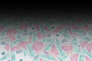 república checa 100 korun 1997 billete de banco cerrar patrón de factura foto