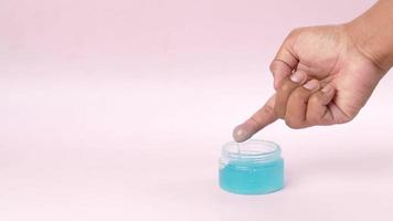 Putting the finger in a gel container