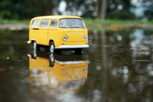 kutai oriental, kalimantan oriental, indonesia, 2022 - coches clásicos en copia en miniatura, con enfoque selectivo foto