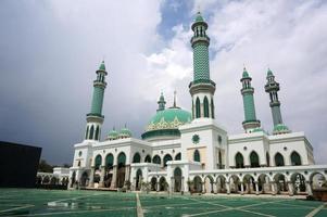 East Kutai, East Kalimantan, Indonesia, 2021 -  AL-FARUQ Mosque which was built in 2011. AL-FARUQ Mosque is a category of Great Mosque. photo