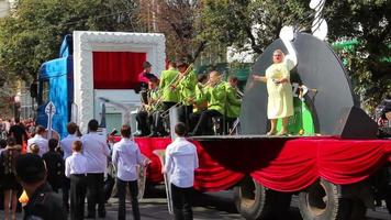 carnaval optocht in de stad video