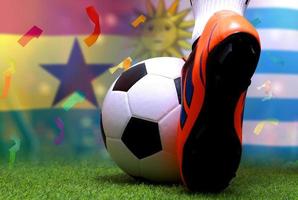 competición de copa de fútbol entre la nacional de ghana y la nacional de uruguay. foto
