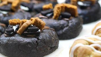 cioccolato biscotti con biscotto crollare guarnizione video