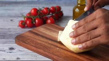 Slicing bread on cutting board video