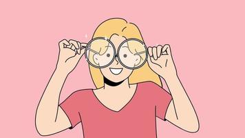 chica sonriente con gafas enormes mira la cámara. niño adolescente feliz en grandes espectáculos. anteojos y atención médica. ilustración de movimiento video