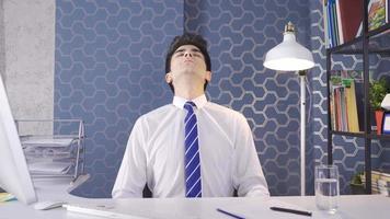 Office worker doing relaxing exercises. Office worker doing back and forth neck exercise. video